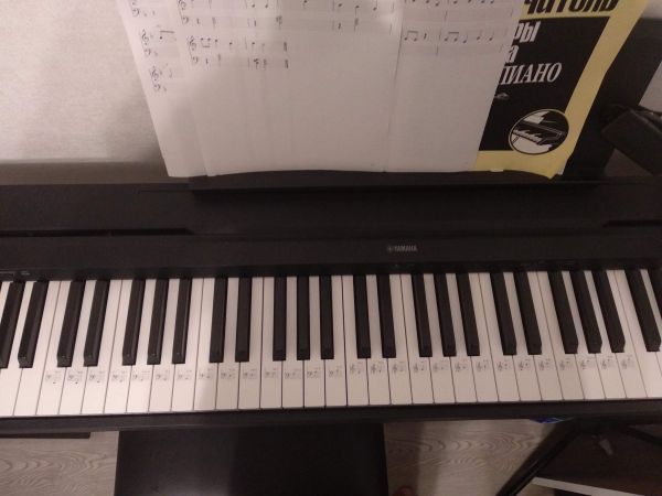 Printed-notes-on-piano.jpg